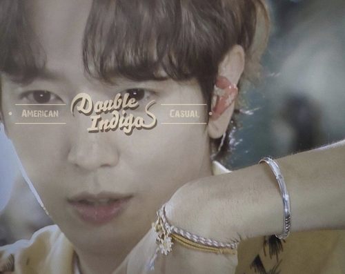 郑容和佩戴同款做旧手打银手镯