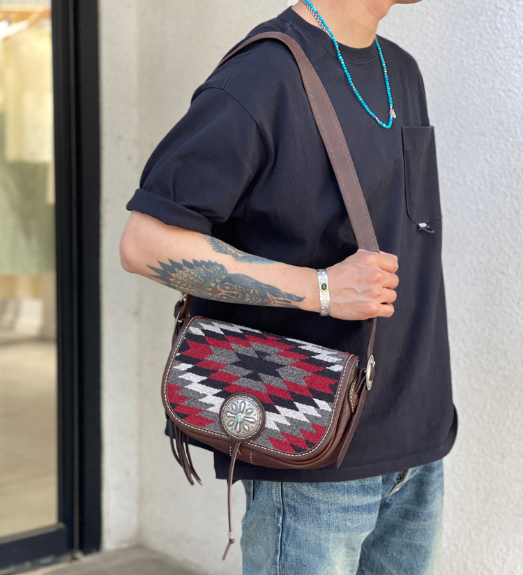 毛毯手打大银扣复古机车包