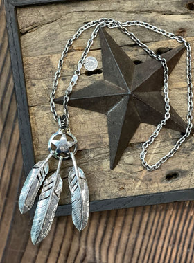 五星叠戴三叉戟造型羽毛吊坠