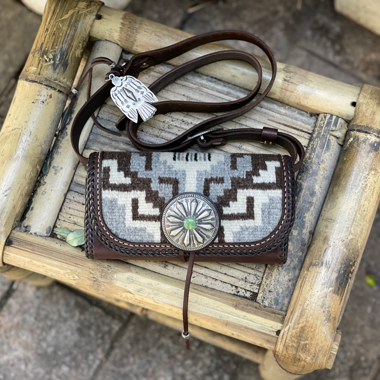 手编毛毯手打大银扣钱包单肩包