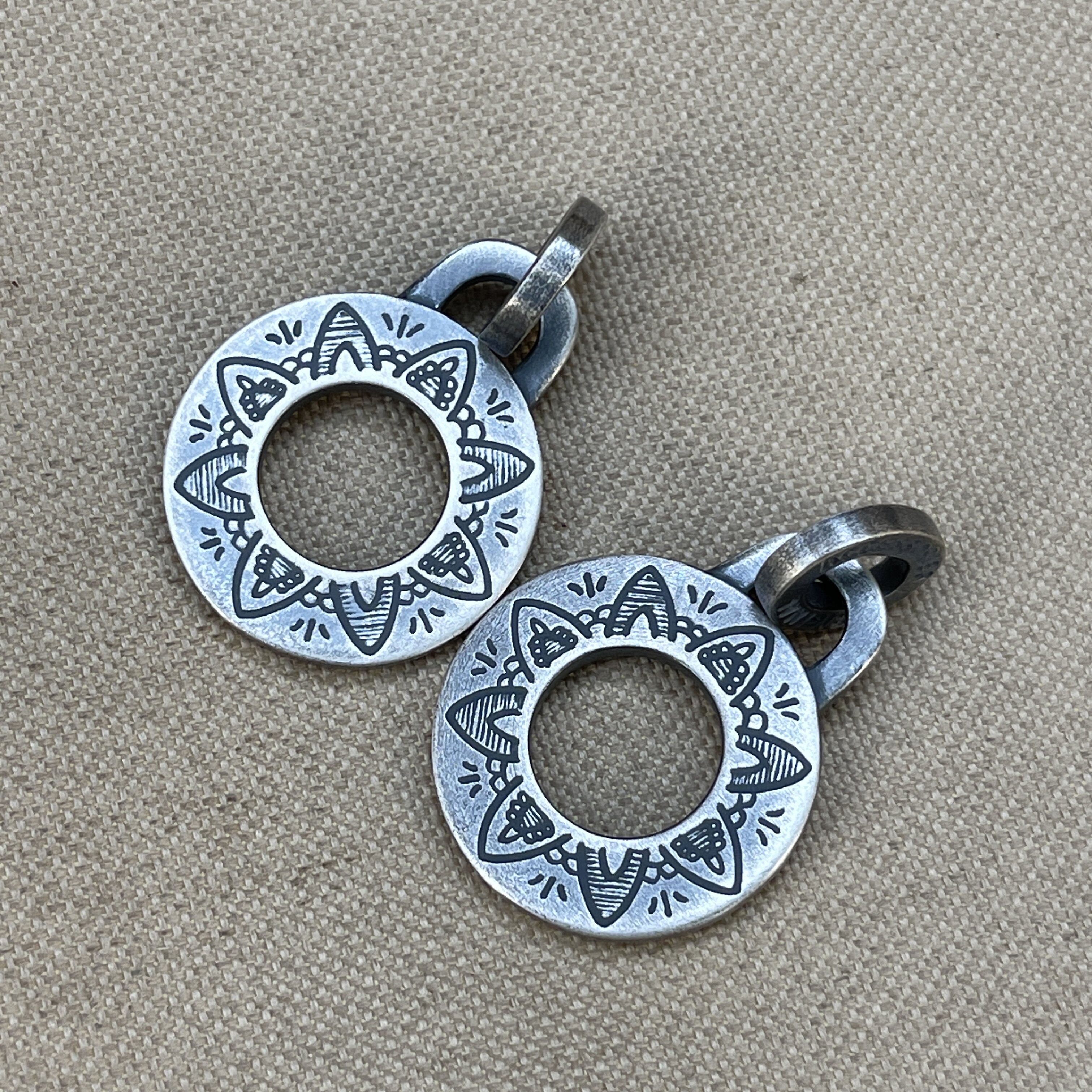 Jango 扁平化 曼茶罗风格甜甜圈式做旧复古环形眼镜挂环吊坠