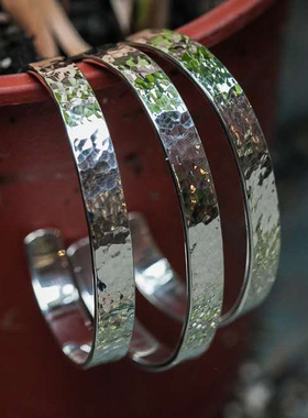 龙头复古不规则锤目纹手镯