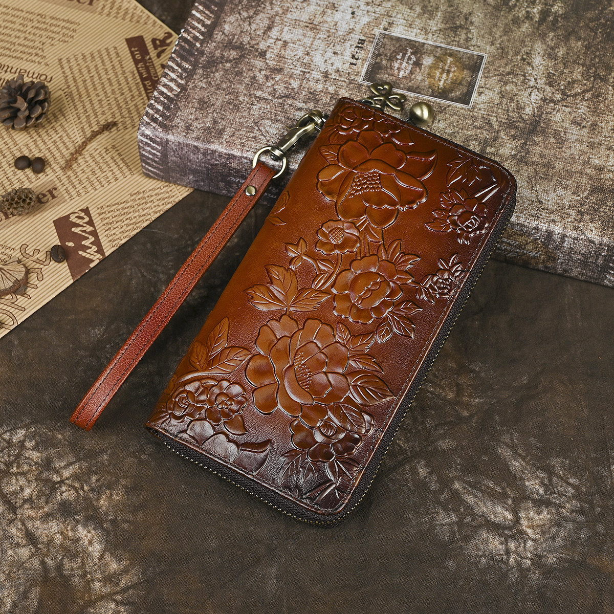 新款牛皮钱包复古长款女士手拿包时尚多卡位压花皮钱夹拉链包横款