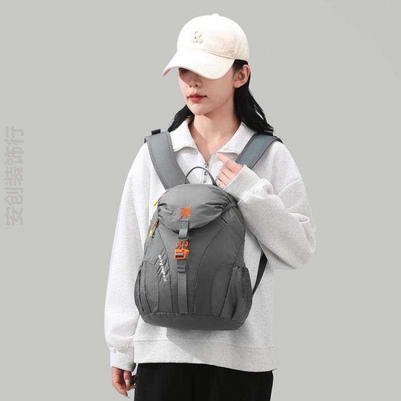 户外徒步登山包新款包女运动大容量自行车骑行背包学生休闲登山