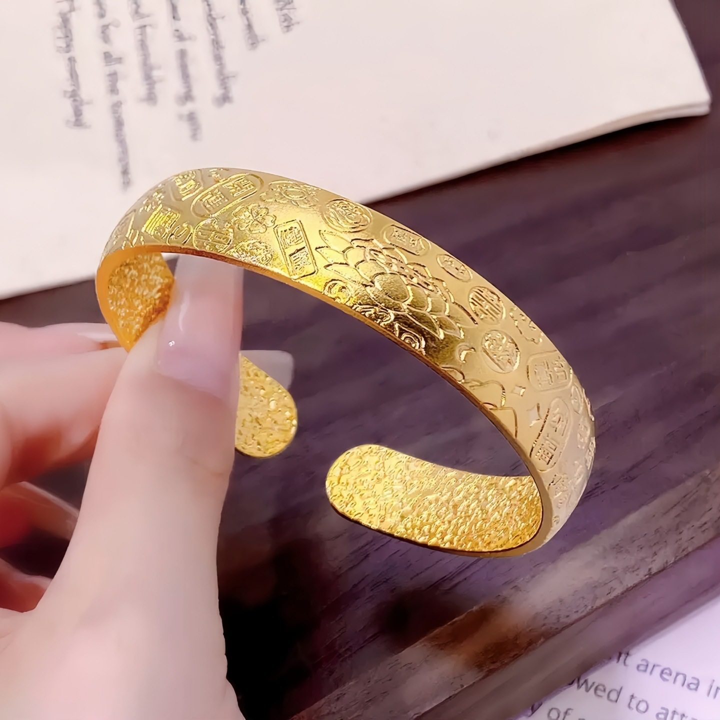 金店同款吉言莲花开口手镯久不掉色新中式时尚宽版镯子手饰品轻奢