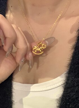金店同款爆闪马上有钱项链女款久不掉色轻奢时尚碎冰木马铜钱颈链