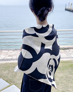 Moonlight 香风山茶花 经典黑白拼色桑蚕丝真丝方巾披肩围巾头巾