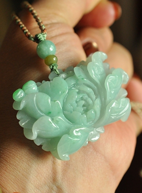 天然A货翡翠浅绿牡丹花翡吊坠绳