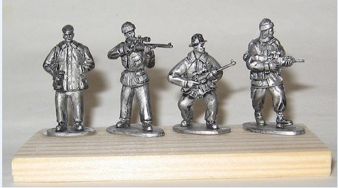 1/72树脂素体农村民兵4人组。型号：RM7204