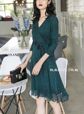 25春季新款V领系带修身D*F裹身裙收腰绿色波点印花雪纺连衣裙女