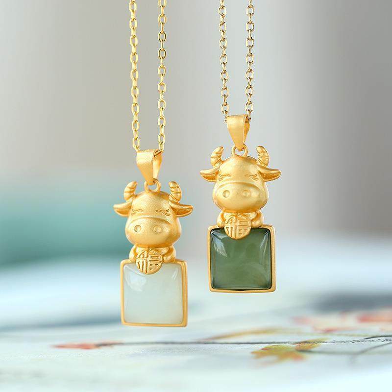 牛气冲天金牛无事牌和田玉吊坠女个性镀金高级感民族风国潮项链