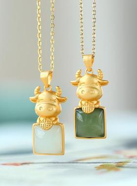牛气冲天金牛无事牌和田玉吊坠女个性镀金高级感民族风国潮项链