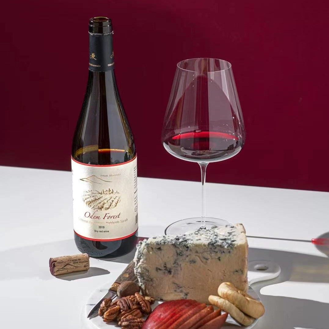 kosher认证 性价比颇高 温柔甜感半干红 奥德姆山红葡萄酒 混酿