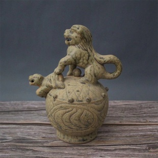 宋越窑雕刻花纹狮子倒灌茶壶 民间老货收藏 仿古瓷器摆件古董古玩