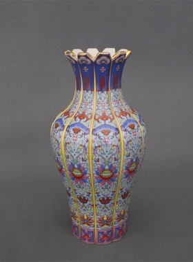 清代乾隆制粉彩金复古风做旧花瓶