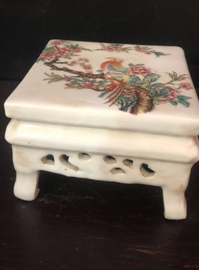 民国粉彩花鸟图案四方仿古风桌子