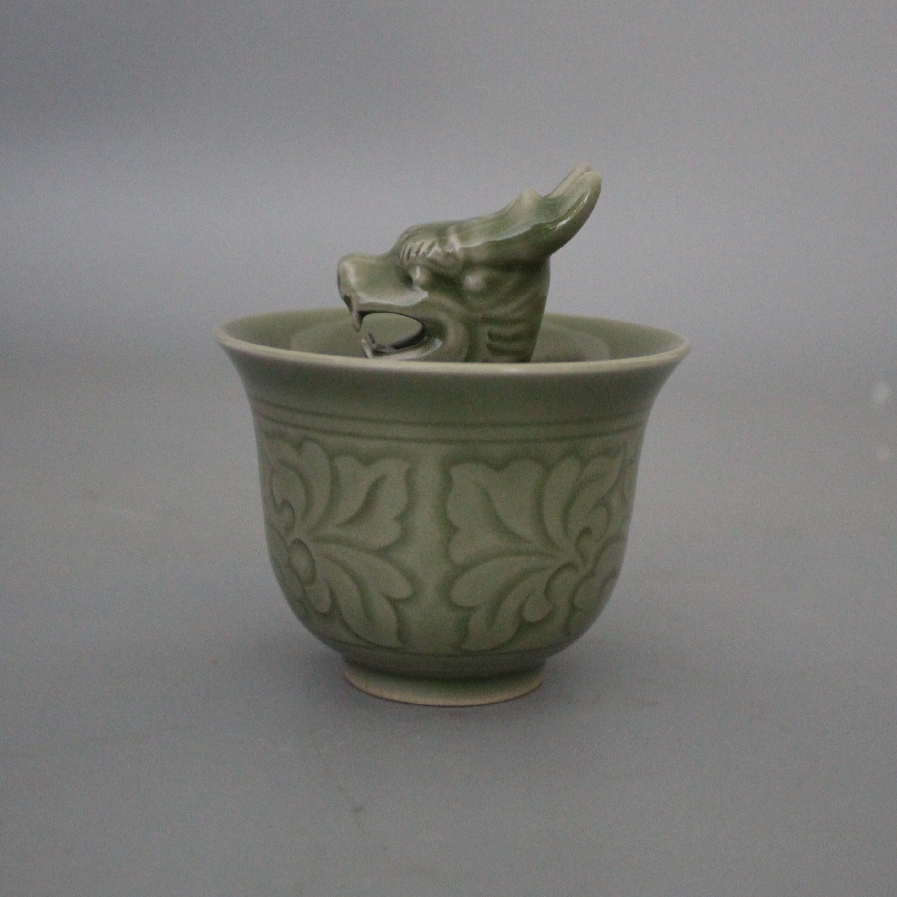 宋青瓷刻花全手工雕刻龙头公道杯古玩古董民间老物件收藏仿古摆件