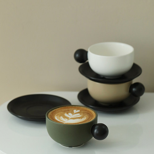 小球手柄咖啡杯拼色大口拉花杯