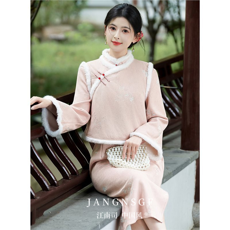江南司造旗袍冬款粉色麂皮绒套装