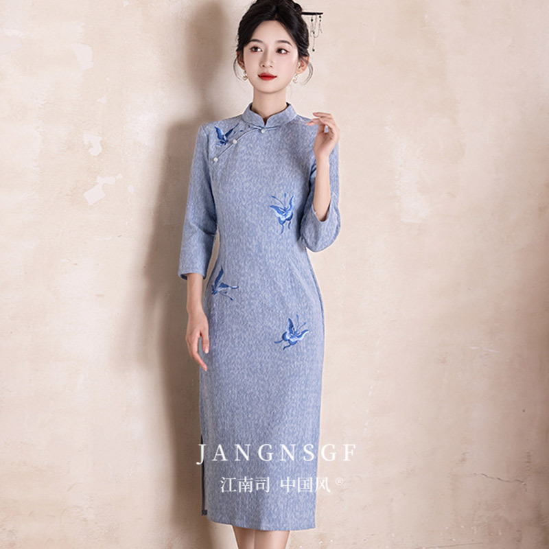 江南司造旗袍刺绣蝴蝶蓝