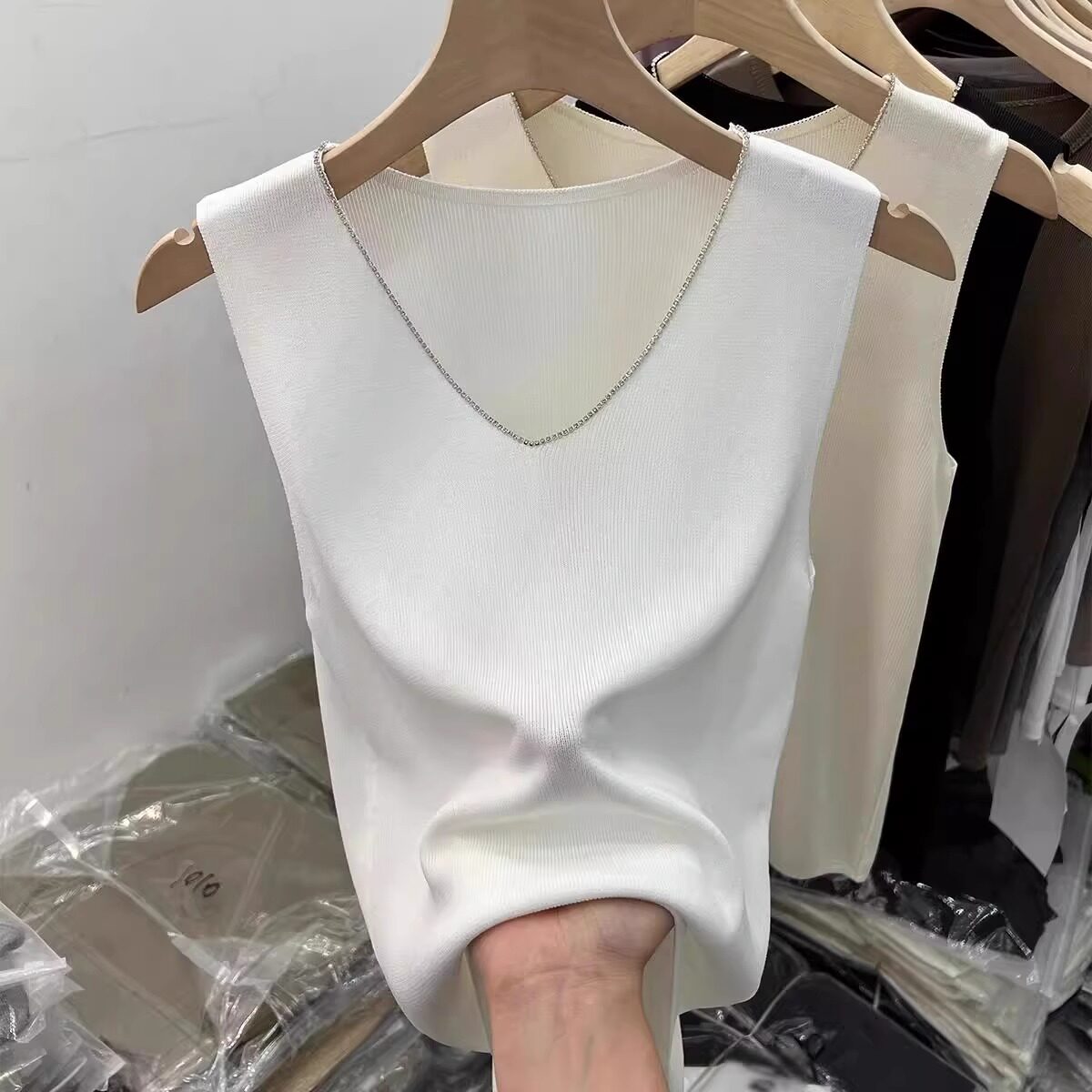 【品牌正品女装新品超级秒杀 不接受退换】超火V领针织吊带背