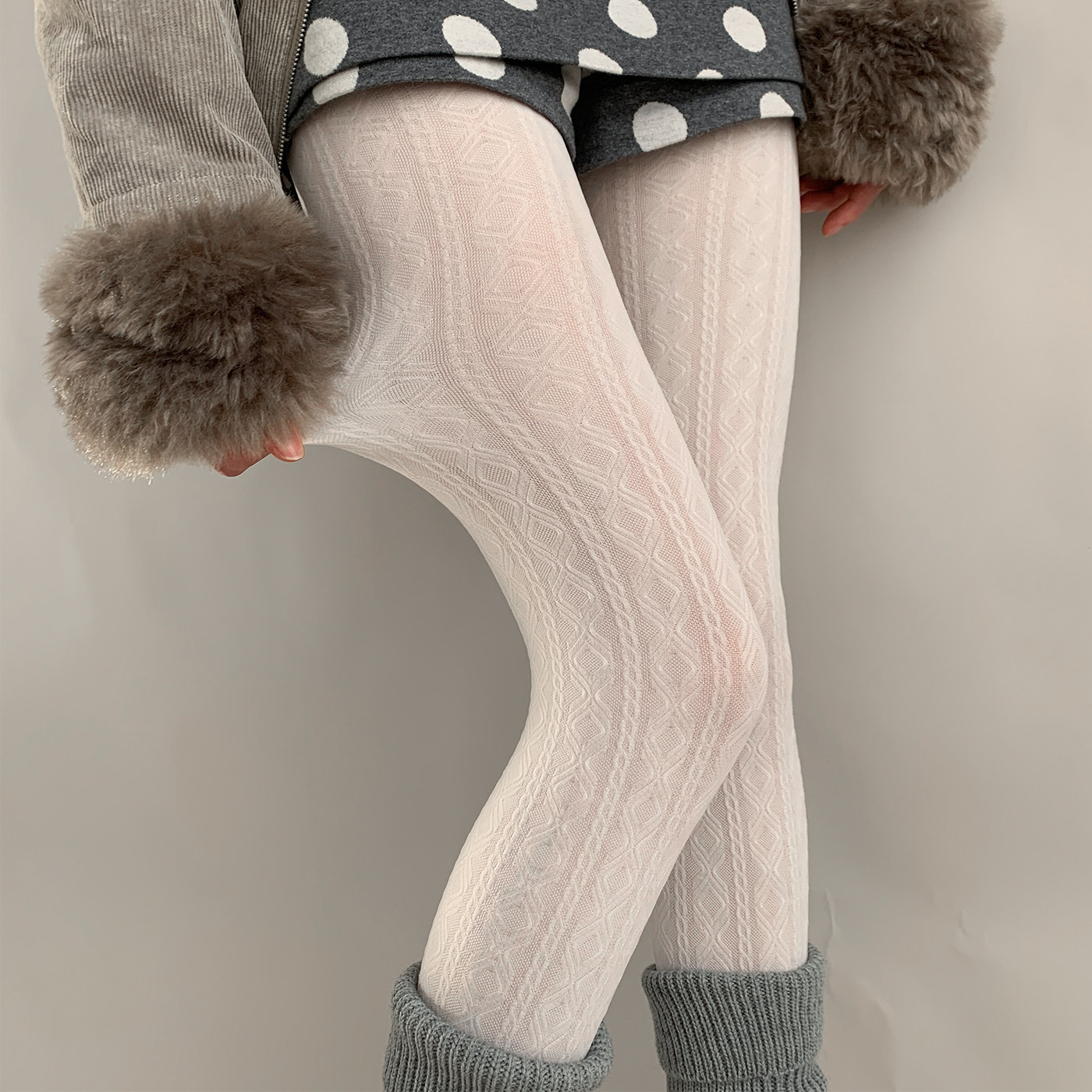 夜间教习室白色连裤袜女秋冬复古菱格显瘦袜子麻花竖纹外穿打底裤