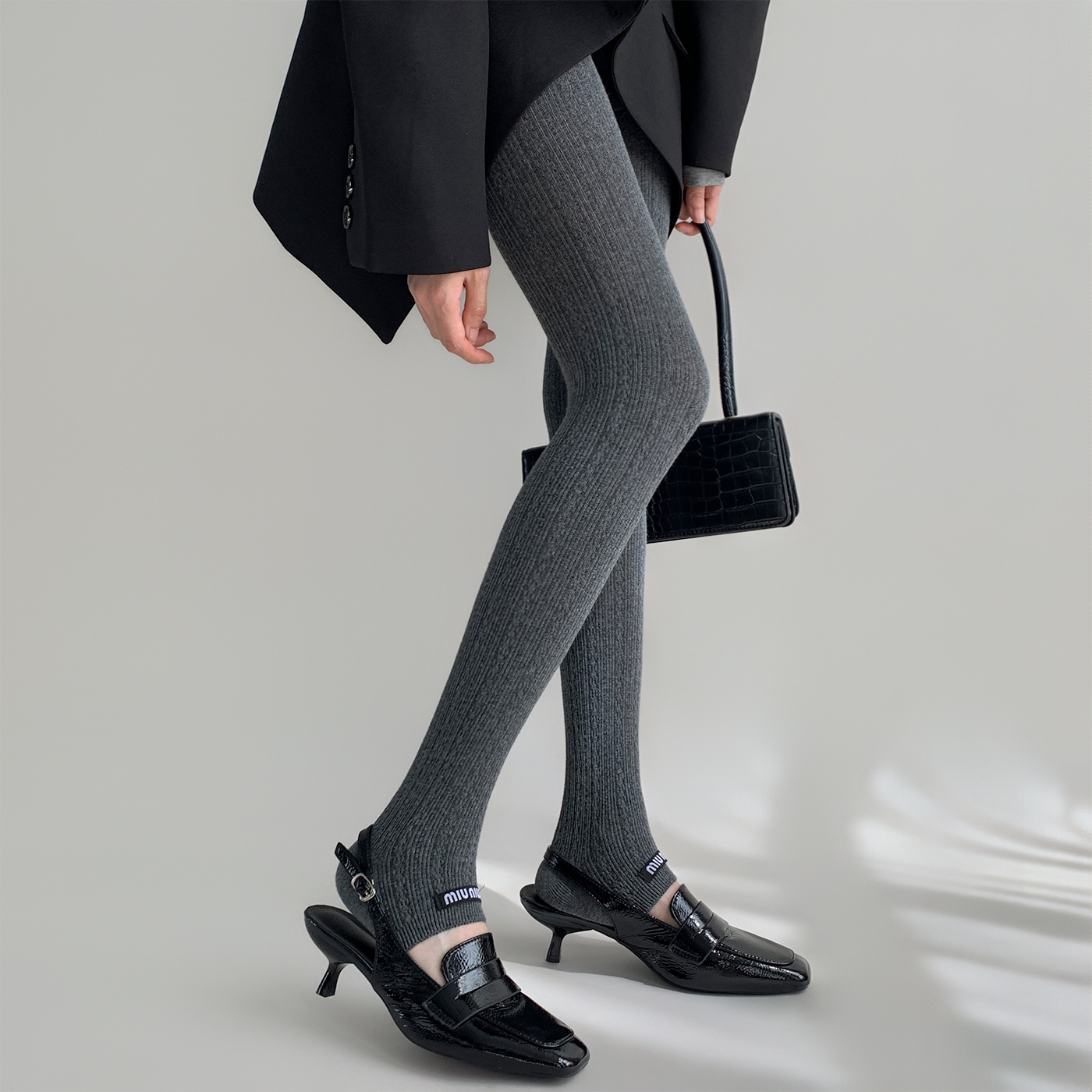 夜间教习室灰色打底裤女夏薄款字母标签踩脚袜子日系麻花螺纹裤袜