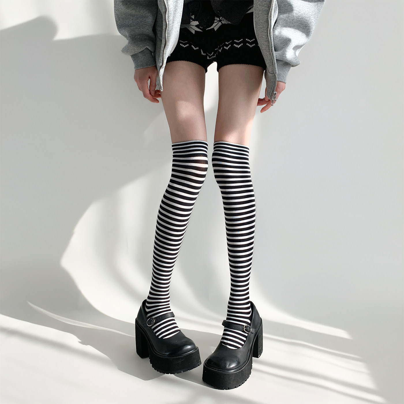 夜间教习室条纹长筒袜女春秋款朋克风黑白撞色复古日系jk过膝袜子,女士内衣/男士内衣/家居服,长筒袜,淘宝优惠券,粉丝福利购,淘宝优惠卷