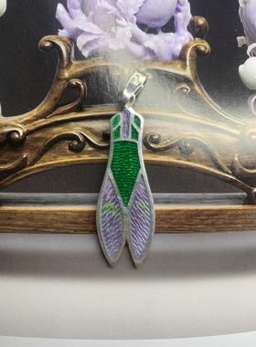 925纯银珐琅叶子吊坠，色彩搭配很漂亮，尺寸5.4*1.5重7克
