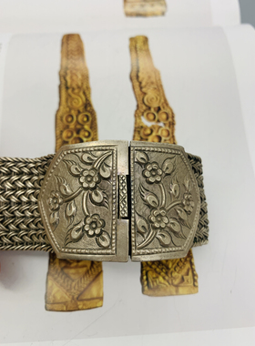 古董老银錾刻花纹腰带款手链，重108克长20宽3.1cm
