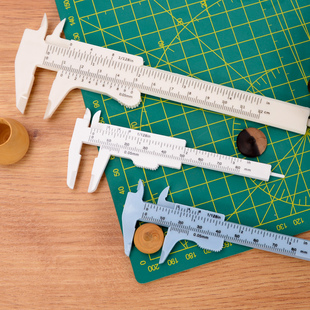 150mm高精度小型电子数显卡尺工业级纯铜 塑料迷你游标卡尺 家用0