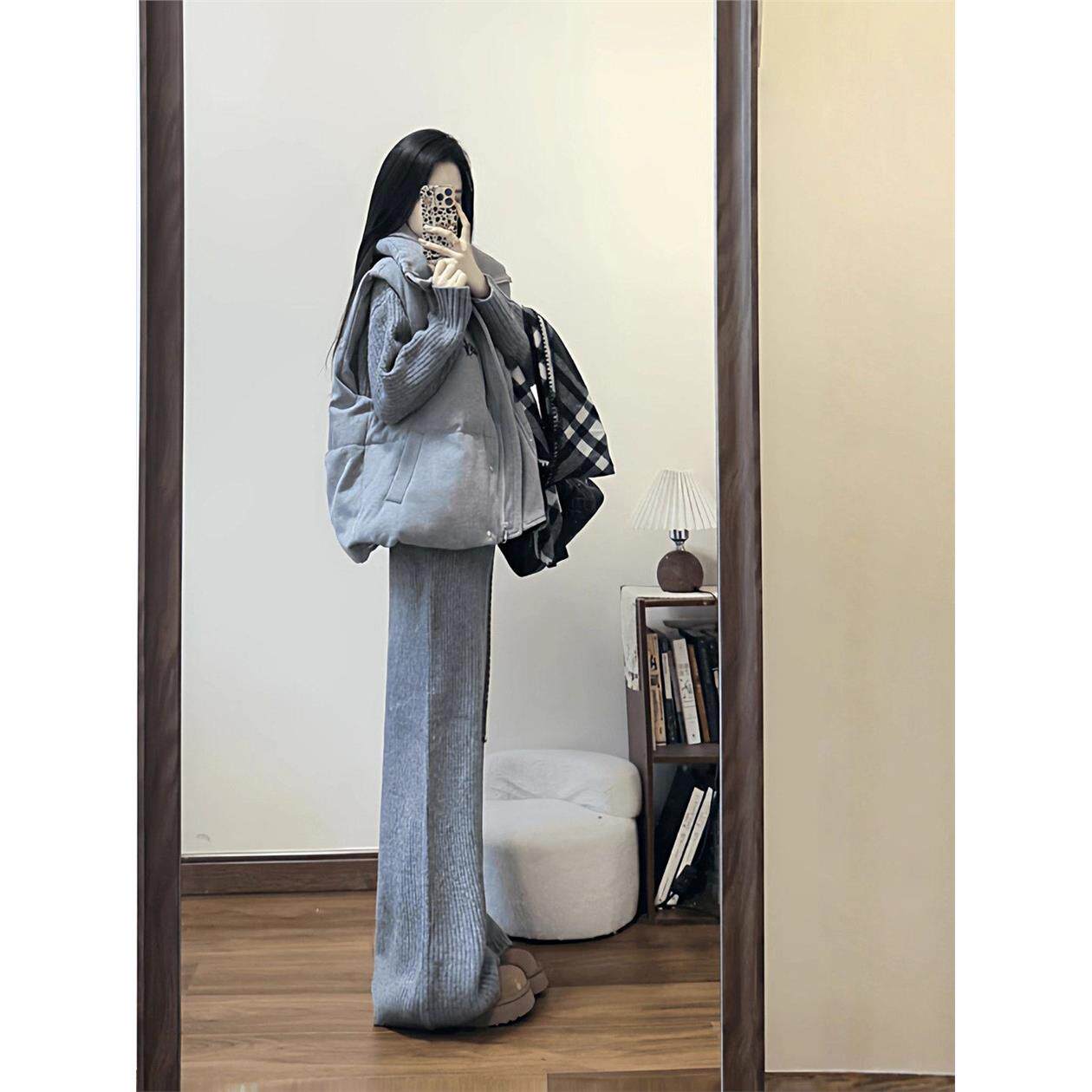 超好看韩式灰色羽绒棉马甲女士冬季新款加厚棉服马夹叠穿针织套装