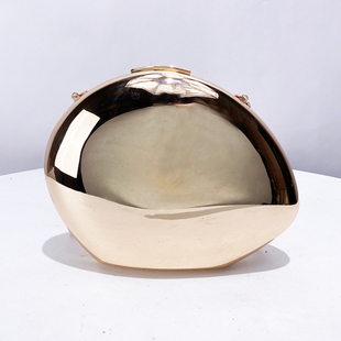 金色金属时尚盒子包包女2024新款晚宴包欧美贝壳链条包斜挎单肩包