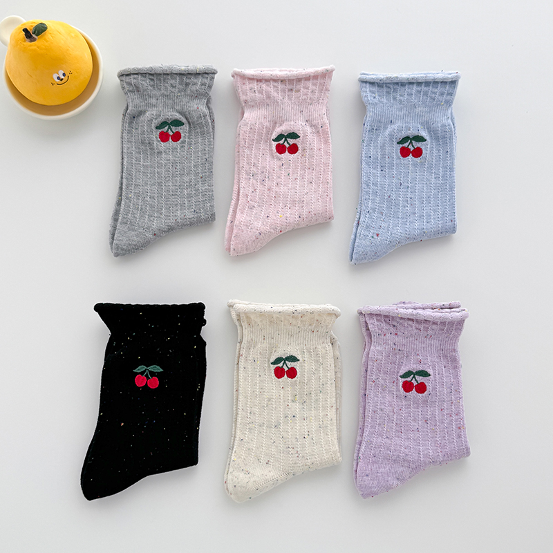 甜美少女樱桃卷边堆堆袜配短裙