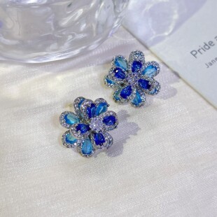 璀璨锆石花朵耳钉女气质高级大气耳环小众设计感耳饰2024年新款潮