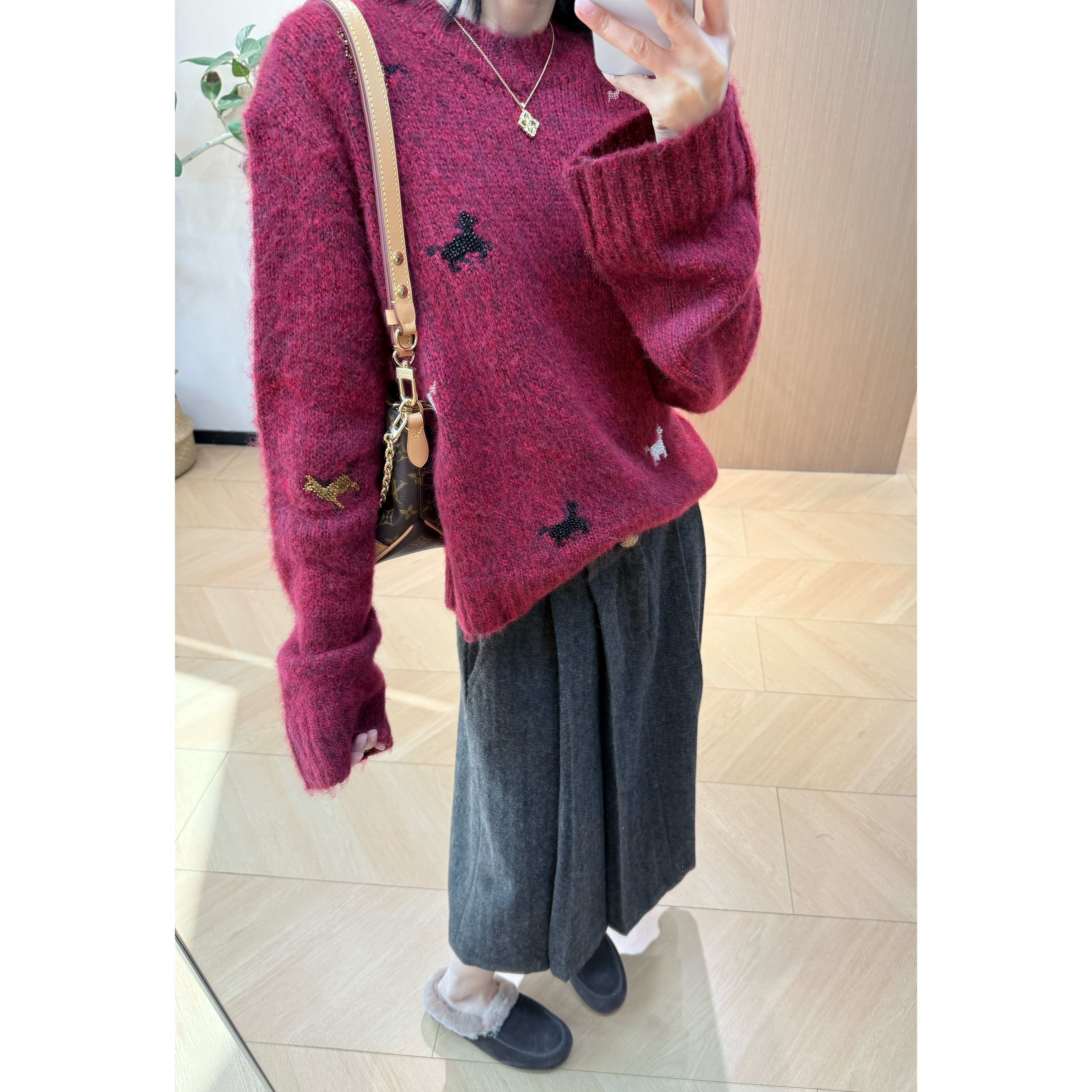 “马到成功“ 超有节日氛围感 小马珠片绣花毛衣