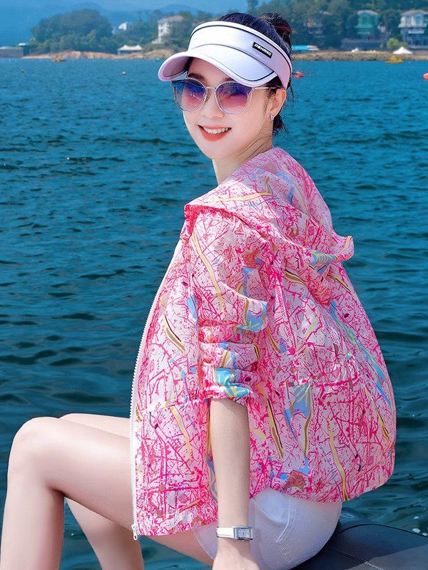 2025夏季连帽防晒衣女短款印花减龄透气沙滩旅行防晒服薄款外套