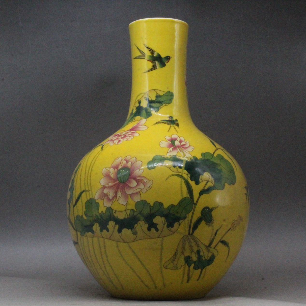 手绘复古黄地粉彩荷花天球瓶花瓶桌面陶瓷摆件台面装饰花瓶单瓶,家居饰品,花瓶,淘宝优惠券,粉丝福利购,淘宝优惠卷