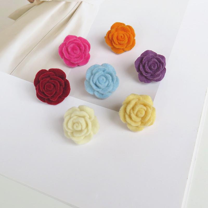 毛绒花朵胸针女可爱日系装饰品
