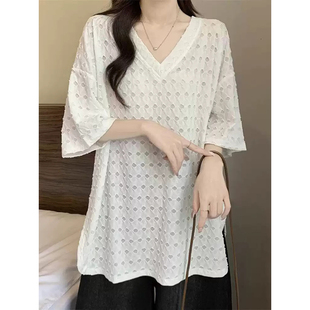胖mm中长款 宽松遮肉显瘦百搭上衣 镂空纯色短袖 V领T恤女300斤大码