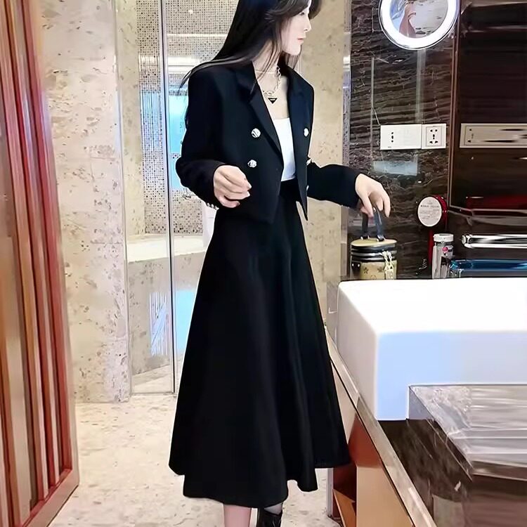 卡其色短款西装套装女春秋小个子高级感时尚名媛休闲西服裙两件套