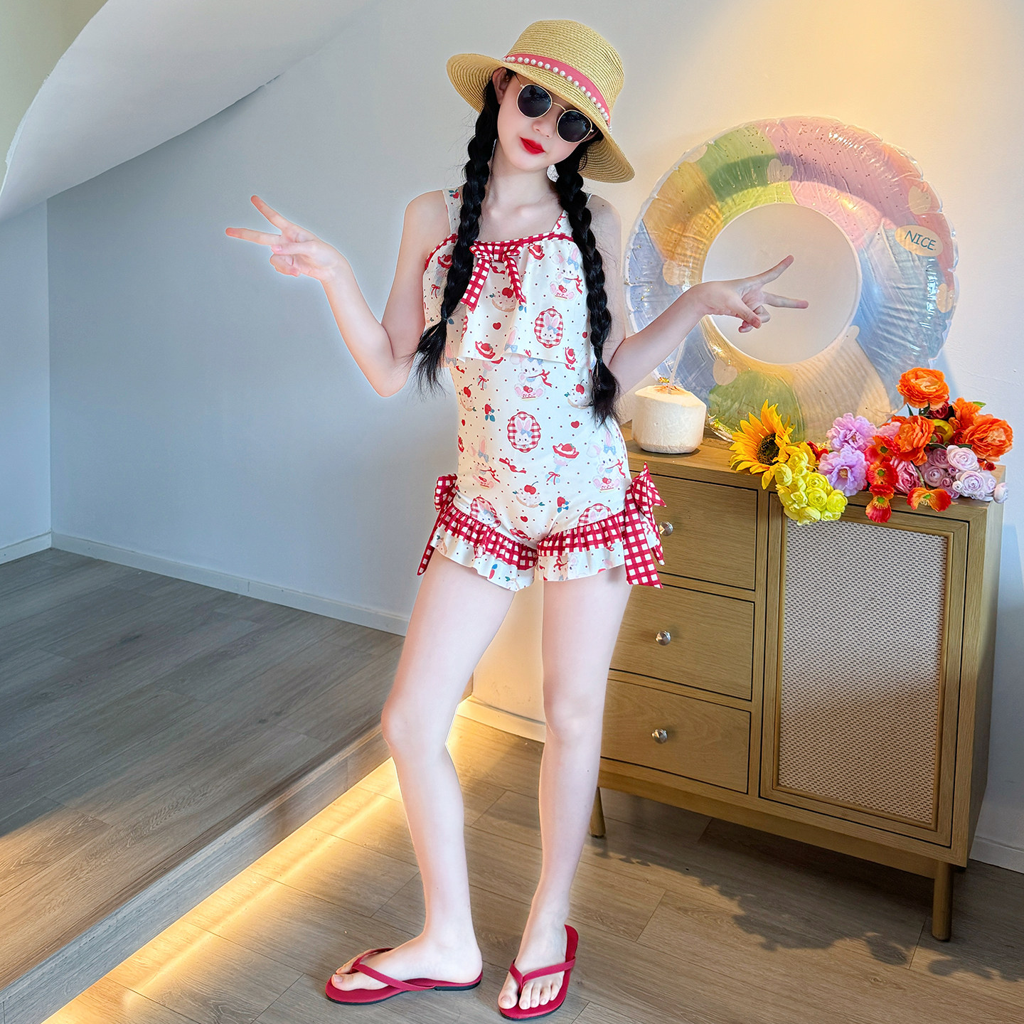 女童泳衣2026新款儿童连体吊带泳装大童女孩高颜值甜美速干游泳衣图片