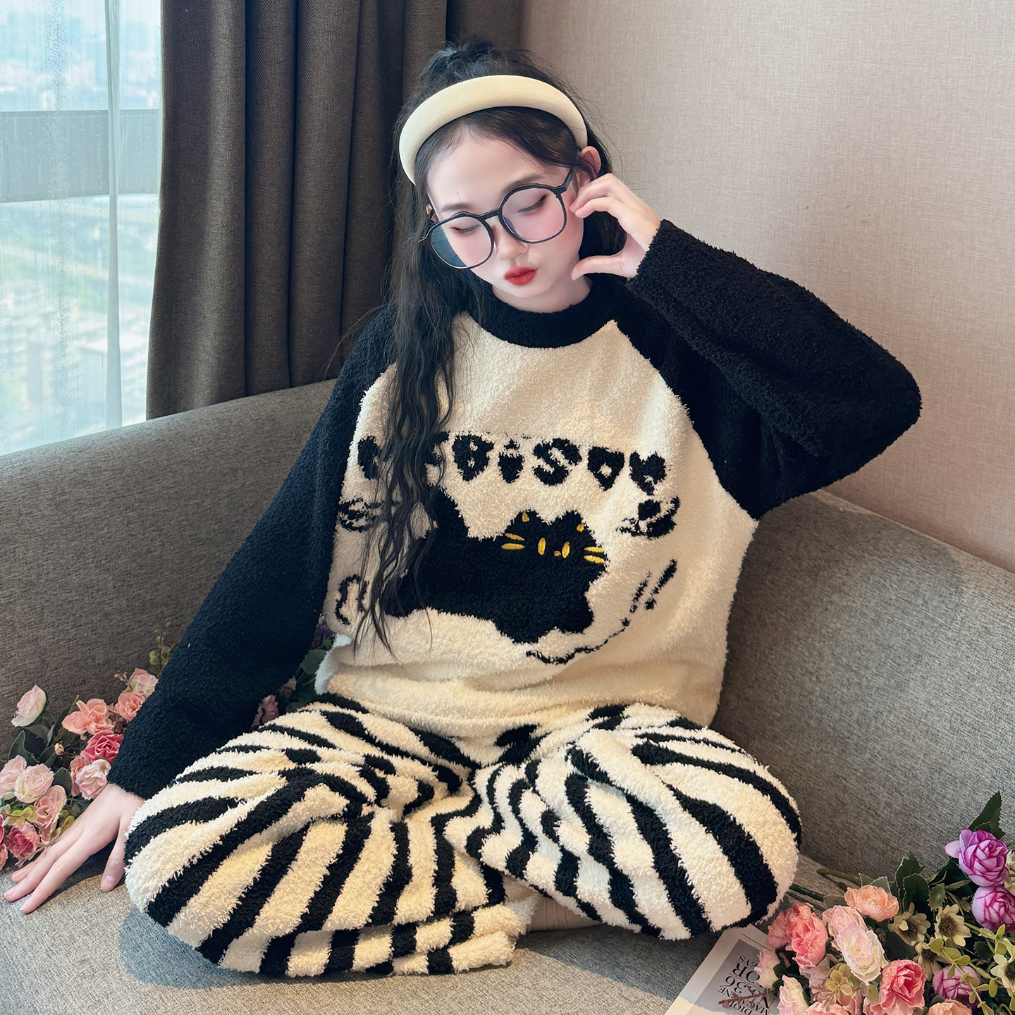 女童睡衣秋冬2025新款儿童半边绒家居服初中生女孩加厚珊瑚绒套装