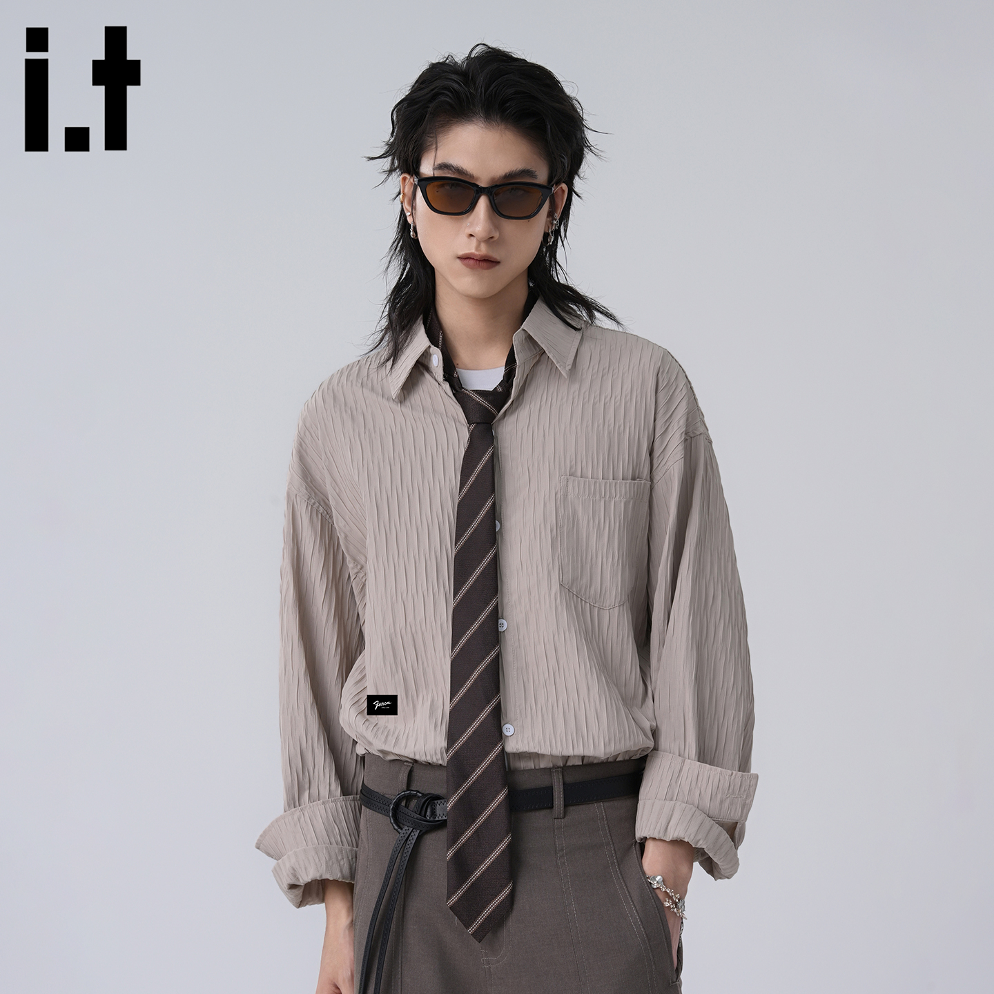 it5cm青年肌理感褶皱长袖衬衫