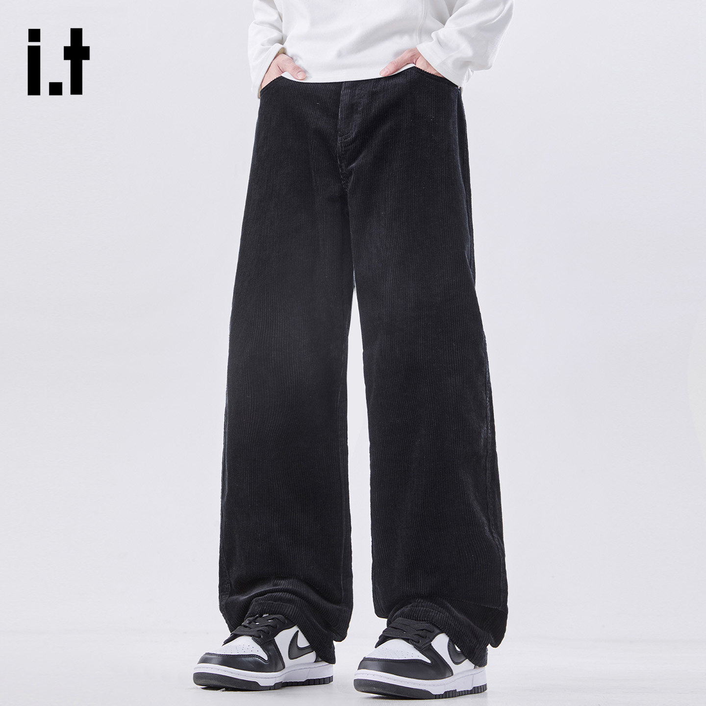 it5cm黑色灯芯绒直筒长裤运动