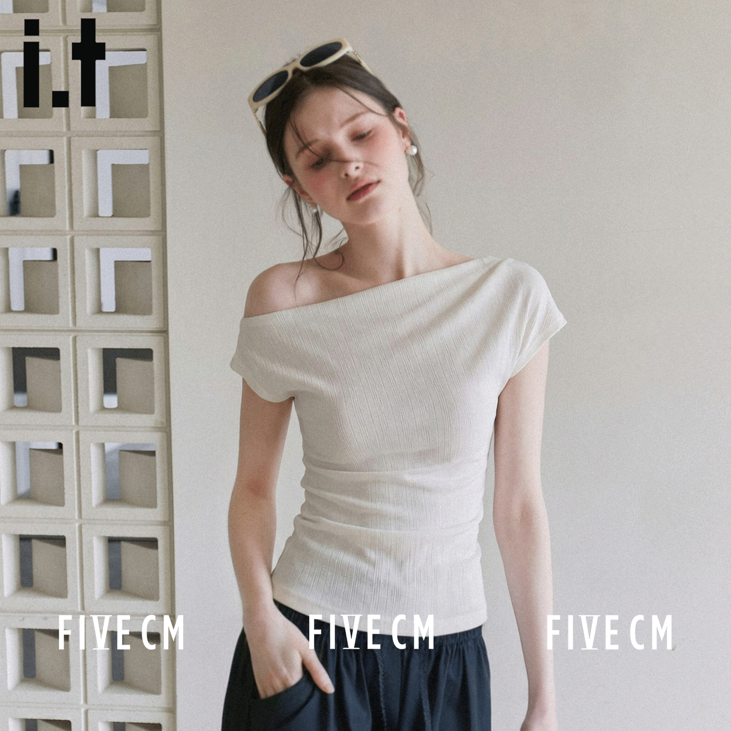 it夏季白色斜肩修身短款t恤女