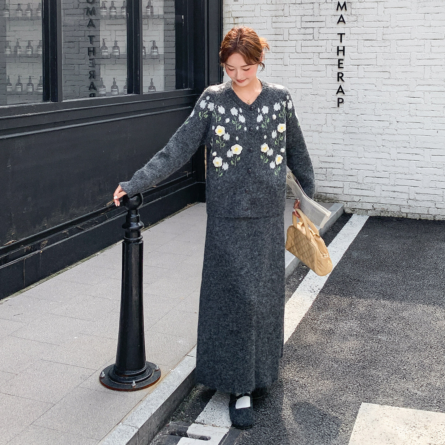 深灰色刺绣碎花针织毛衣套装裙女秋冬显瘦一整套穿搭半身裙两件套,女装套装/套裙,2D122