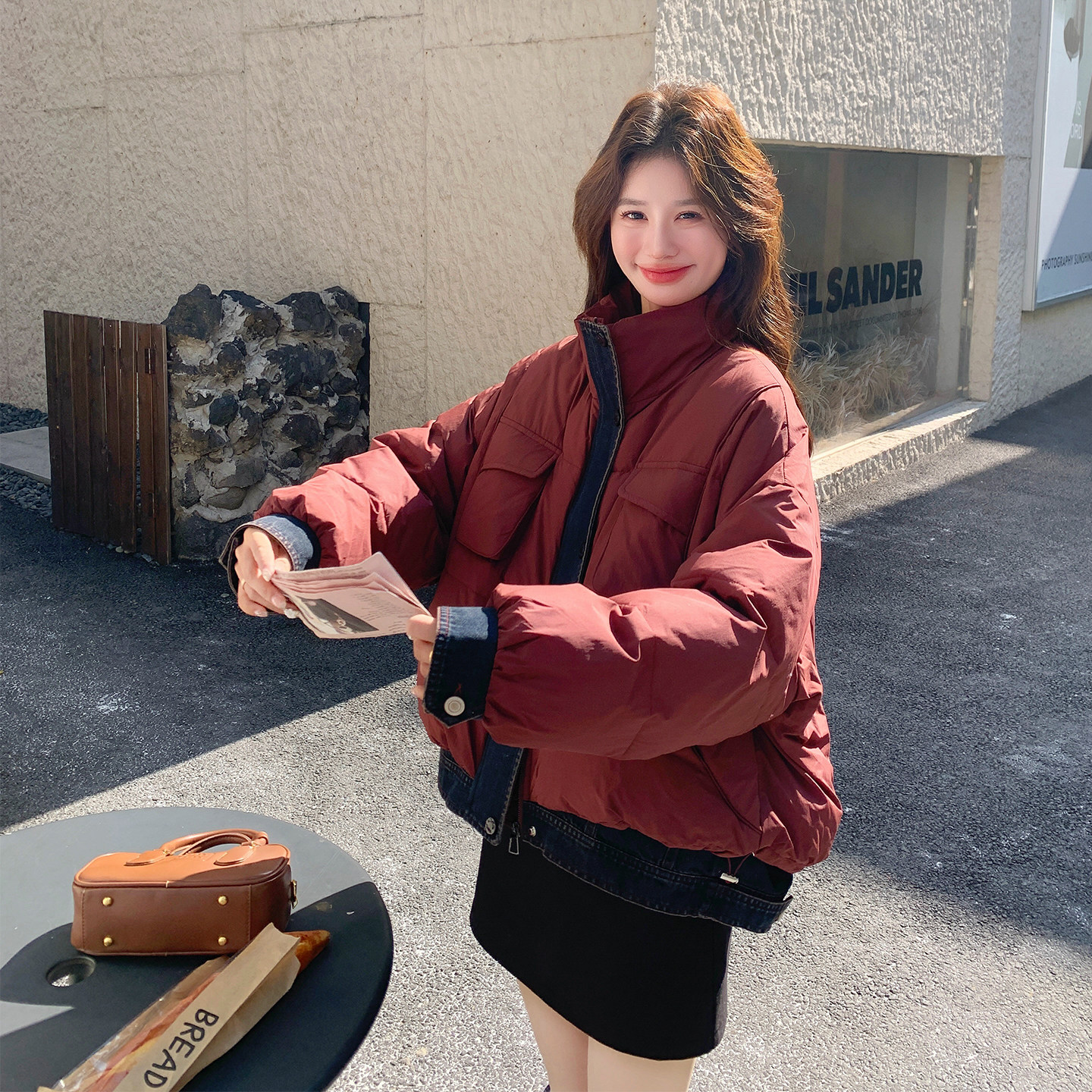 红色复古牛仔拼接羽绒服女2025冬季新款设计感保暖加厚白鸭绒外套，女装羽绒服，2D122