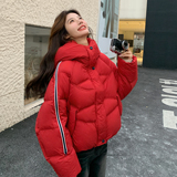 设计感红色织带拼接连帽鹅绒羽绒服女冬超火好看高级小众加厚外套，女装羽绒服，2D122