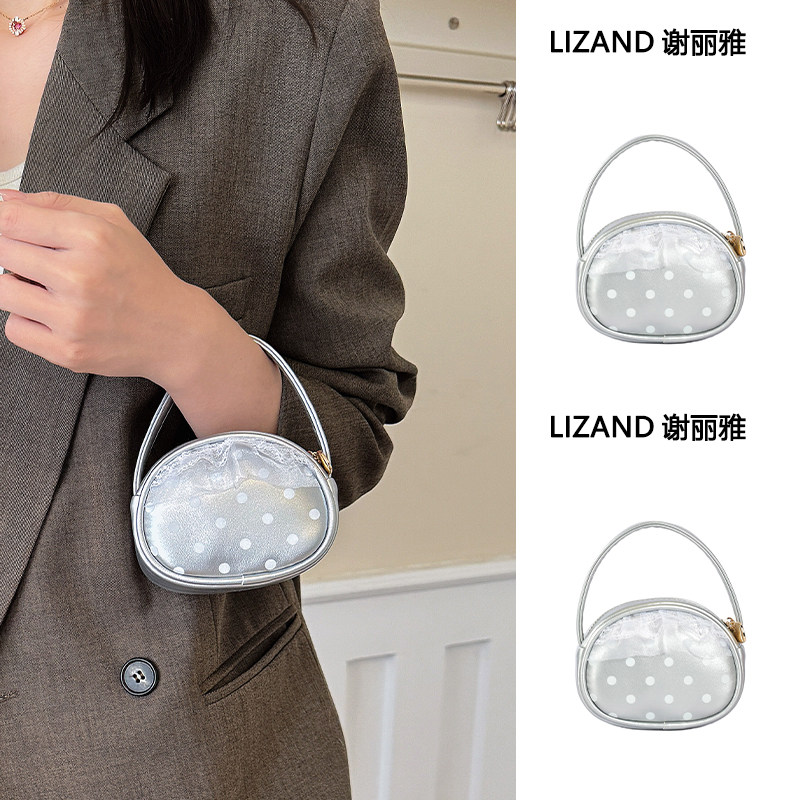 秋冬迷你斜挎小包包女童2026新款儿童银色手提小拎包零钱包钥匙包